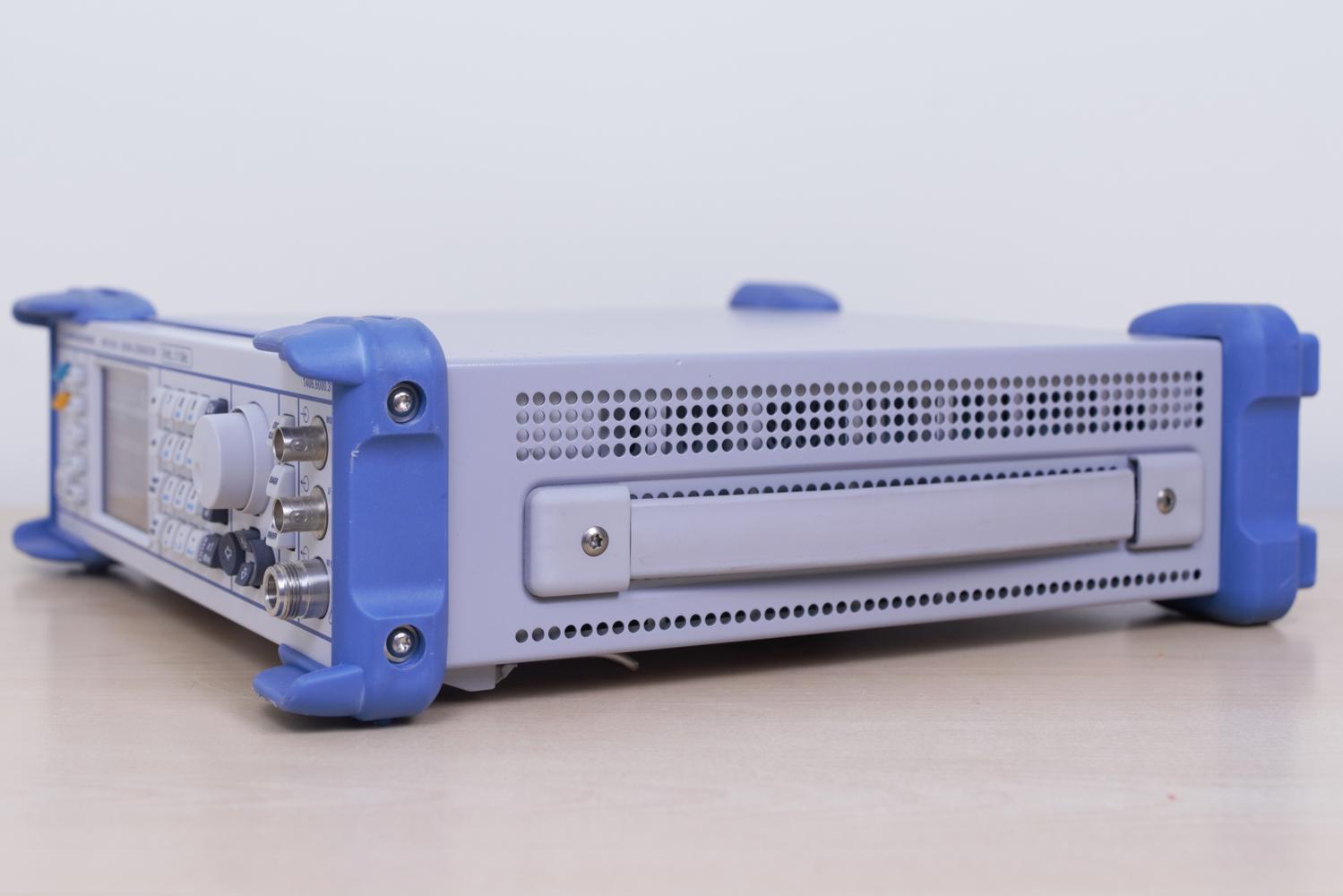 Генератор сигналов Rohde & Schwarz SMB100N